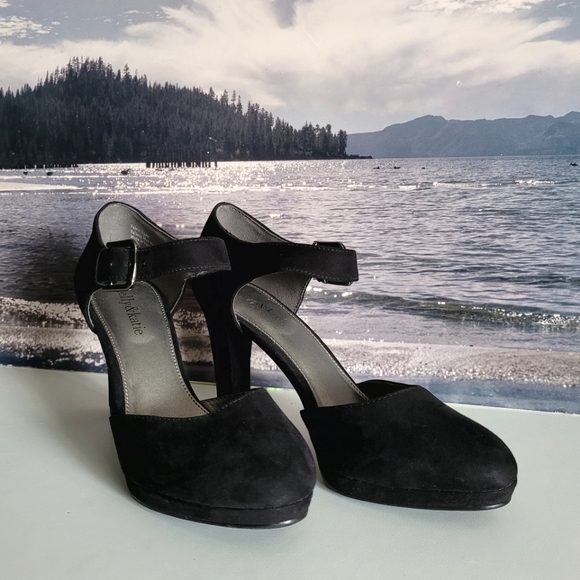 Kelly&Katie Suede Heels - Picture 1 of 11